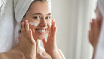 16 روش مفید برای جلوگیری از پیری پوست + راهکارها