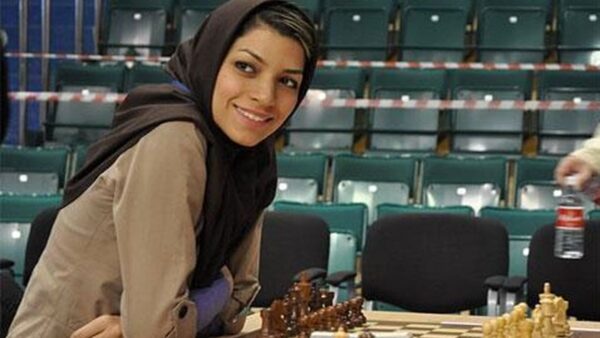 تغییر پرچم آتوسا پورکاشیان، استاد بزرگ شطرنج ایران به آمریکا