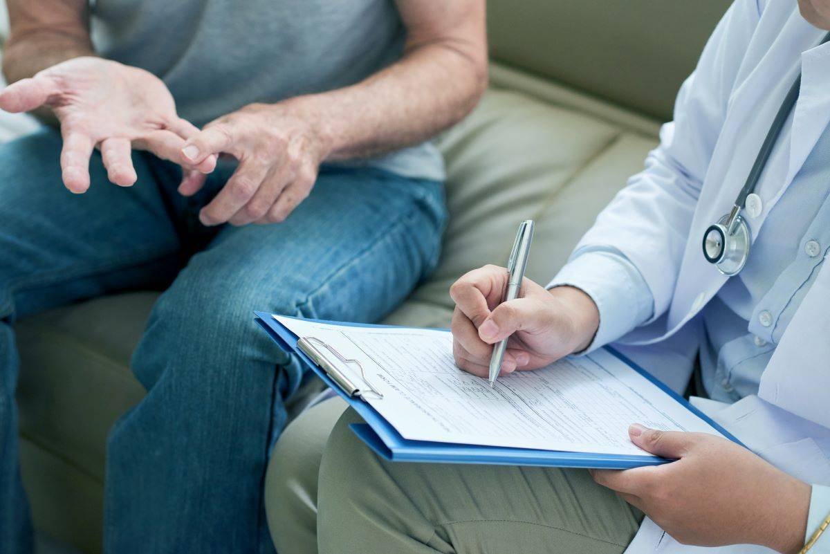 پنج نکته مهم قبل از درخواست پزشک در منزل که باید بدانید!