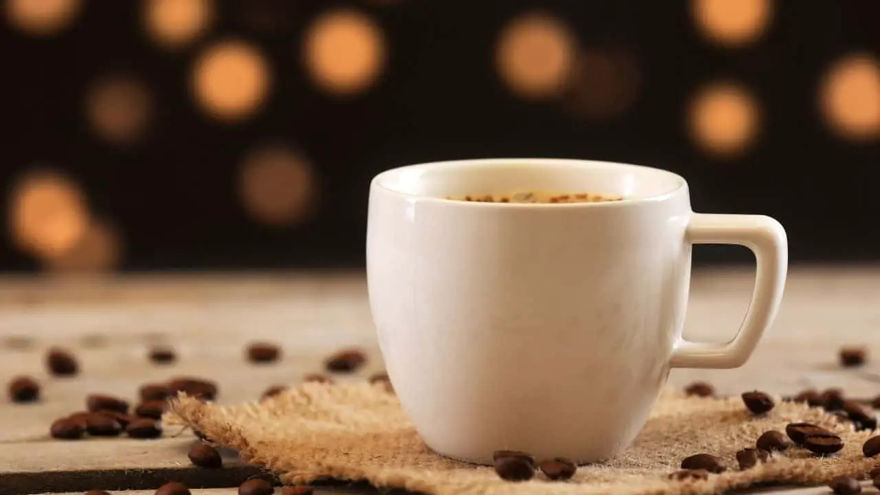 مضرات قهوه خوردن در شب چیست؟ چرا نباید قبل از خواب قهوه خورد