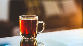 مضرات چای پررنگ چیست و چه کسانی نباید چای غلیظ مصرف کنند؟
