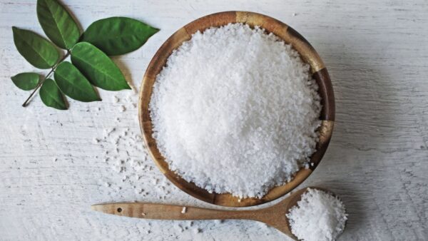 ۷ فایده عالی ریختن نمک در شامپو برای مو / کدام نمک بهتر است؟