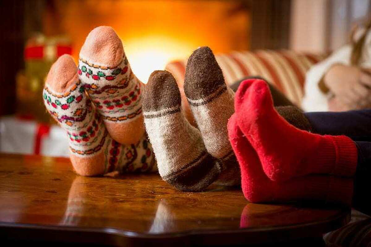 علت سردی پاها - پوشیدن جوراب در فصل سرما