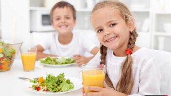 چند ایده جذاب که بچه ها را عاشق صبحانه می کند + بچه هایی که مدرسه می روند چه صبحانه ای بخورند