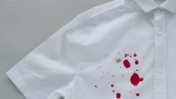 6 ترفند خانگی پاک کردن لکه خون قدیمی و خشک شده از لباس