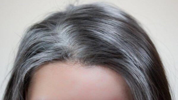 بهترین روش‌ های طبیعی برای برطرف کردن سفیدی موها