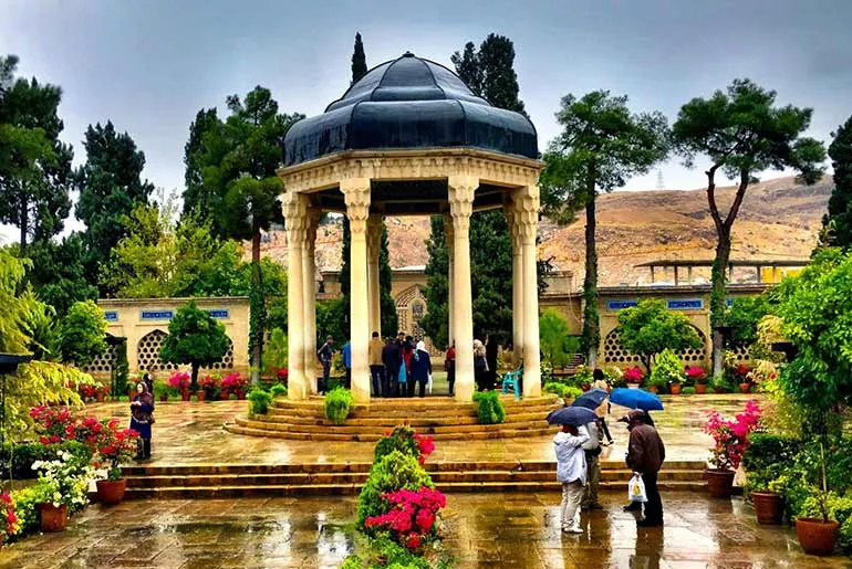 آرمگاه سعدی و حافظ